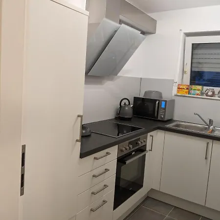 Cozy With Parking Garage Near Outlet *