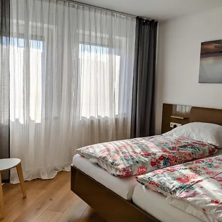 Apartment Cozy With Parking Garage Near Outlet