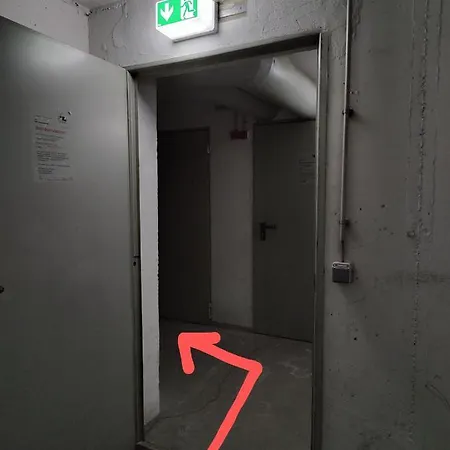 Cozy With Parking Garage Near Outlet