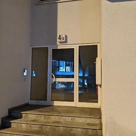 Cozy With Parking Garage Near Outlet *